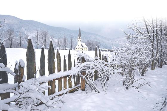Winter pur! Die Saisoneröffnung im vergangenen Jahr feierten die Besucher des Markus Wasmeier Freilichtmuseum im Schnee.	Fotos: Dieter Schnöpf