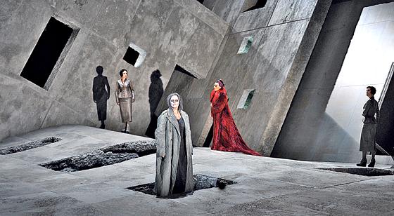 Im Mittelpunkt der Strauss-Oper »Elektra« steht eine mythische Frauenfigur, die sich gegen ihre Familie auflehnt. 	Foto: VA