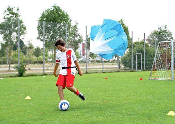 Beim Kickercamp wird fünf Tage lang, jeweils von 9.30 bis 16.00 Uhr, intensiv trainiert.	Foto: Verein