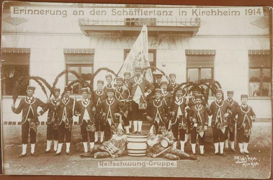 Im Jahr 1914 hat sich die »Reifenschwunggruppe Kirchheim« gegründet.	Foto:  Schäfflerzunft Kirchheim