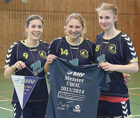 Top Athletinnen des TSV Grafing: Sara Broß, Jenny Reimer und Charlotte Oslmeier (v. l.). 	F: TSV Grafing
