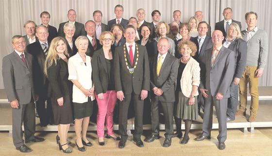 Unterschleißheims neuer Stadtrat mit Bürgermeister Christoph Böck: So sieht das neue Gremium aus.	Foto: Stadt Unterschleißheim