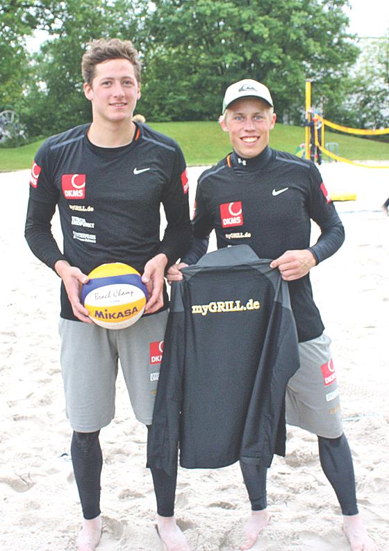 Michael Knörr und Matthias Schütze teilen sich mit dem Duo aus Dachau den Turniersieg. 	Foto: VA