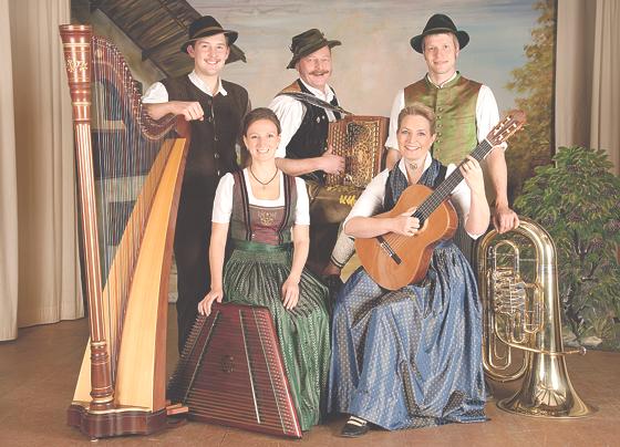 Die Stoabergmusi aus dem Landkreis Rosenheim sorgt für beste Volksmusikunterhaltung. 	Foto: S. Gaar