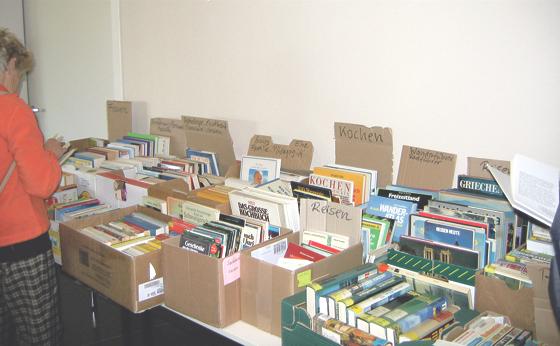 Das Familienzentrum Poing bietet mehr als 1000  Bücher in allen Genres an.	Foto: VA