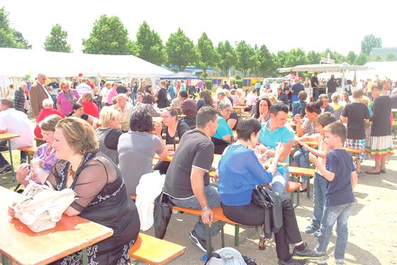 Zahlreiche Besucher kamen zum Stadtteilfest der Diakonie Hasenbergl. 	Foto: VA