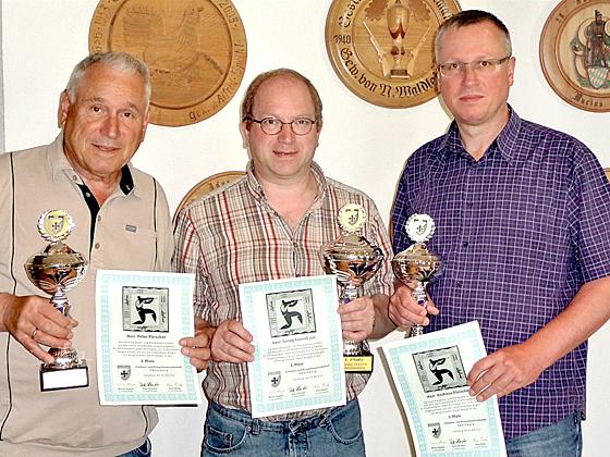 So sehen Sieger aus (v. l.): Peter Fleischer, Georg Grundl und Andreas Fleischer.	Foto: Werner Hoegen