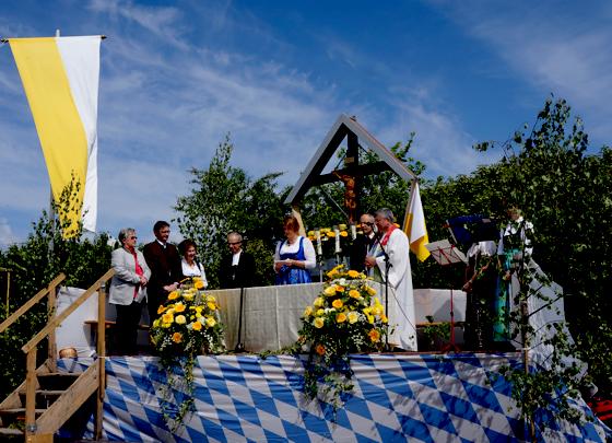 Beim Festgottesdienst nahmen rund 1.000 Bürger aus Hohenbrunn und der Umgebung teil.	Foto: hw