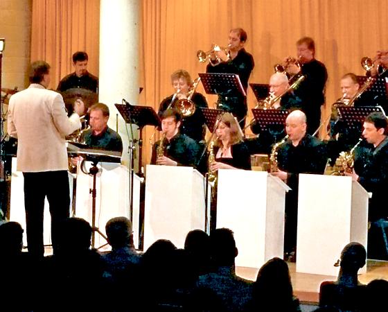 Die Big Band des Bezirks München gibt unter der  Leitung von Peter E. Keegan zwei Konzerte.	Foto: VA
