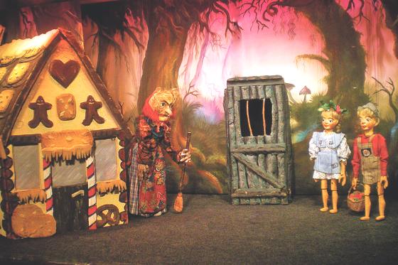 Das zauberhafte Märchen »Hänsel und Gretel« in der Marionettenwelt. 	Foto: VA