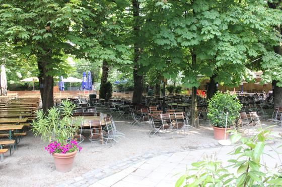Noch ist über allen Biergärten und Stadien Ruh. Aber in ein paar Wochen wird München wieder zu einer »tobenden« Freischaubühne der WM 2014.	Foto: mu