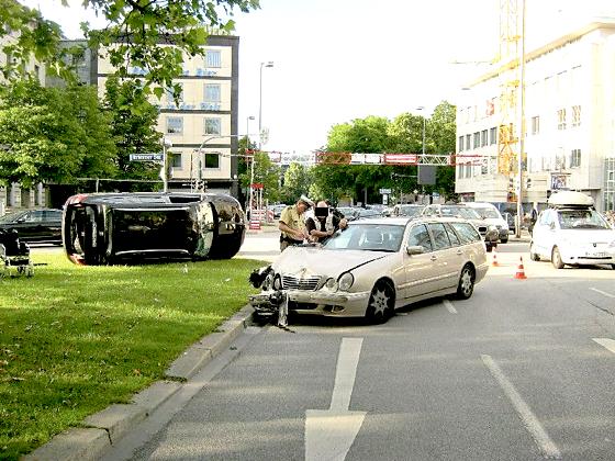 Glück im Unglück hatten die Fahrer dieser beiden Unfallfahrzeuge in der Altstadt.	Foto: PPM
