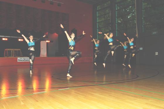 Die Tänzer der TSG München e.V. üben zeigten bei der DiscoDance-Show ihr ganzes Können.	Foto: privat