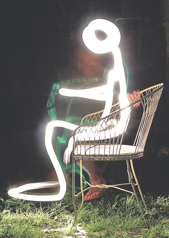 Beim Fotoprojekt im Planet ,O dient eine Taschenlampe als »Pinsel«.	Foto: Ludovic Peron