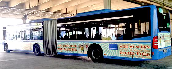 In der ganzen Stadt unterwegs: der Mini-München-Bus mit Infos zur Spielstadt. 	Foto: VA