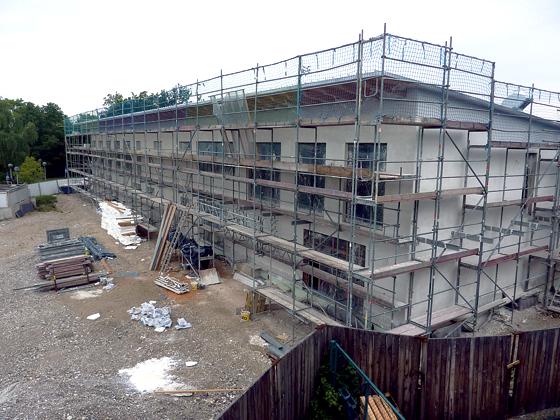 Noch wird am Vereinsheim des Kirchheimer SC fleißig gebaut und gestrichen.	Foto: Verein