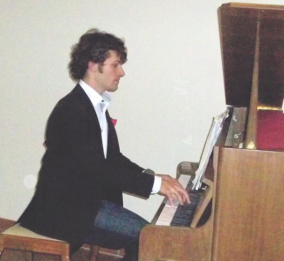 Georg Roters weihte mit Schubert und Haydn das neue Klavier ein.	Foto: privat