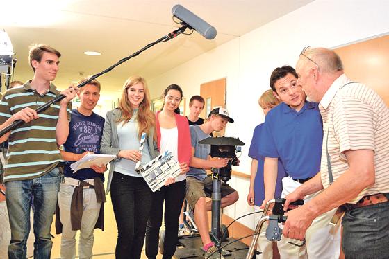 Die Studenten der Medienakademie München drehten ihren Abschlussfilm  »Marlene« im KWA Luise-Kiesselbach-Haus in Riem.	Foto: ar