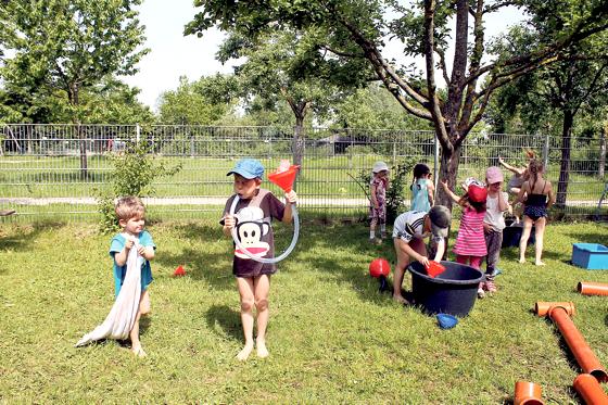 Der Garten des Gemeindekindergartens Eglfing wurde dieser Tage zum Probier- und Experimentiergarten für kleine Bauarbeiter.	Foto: Gemeinde Haar