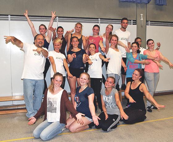Das neue Tanzteam »Dance Acrobatic Style« des TSG München freut sich über jeden neuer Tänzer. 	F.: privat