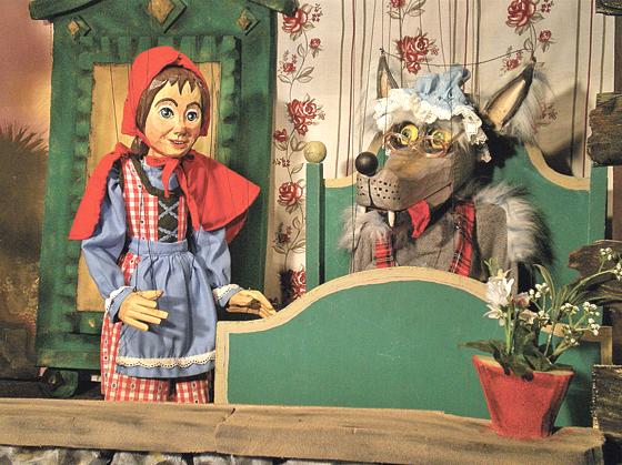 Mit einer Magic-Marionettenshow wird das bekannte Märchen »Rotkäpchen« präsentiert. 	Foto: VA