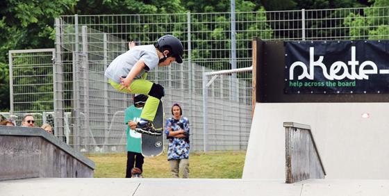 Beim zweiten Skateboard Teamwettbewerb in Grasbrunn konnten die Teilnehmer ihre Grenzen ausloten und tolle Moves zeigen.	Foto: Florian Bretschneider