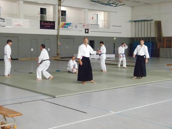 Auch Aikido bietet der Sportverein an. Das Probetraining zeigt, worauf es ankommt.	Foto: VA