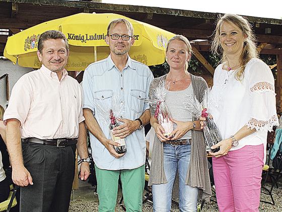 Erster Bürgermeister Klaus Korneder, mit den Schulweghelferkoordinatoren (v.l.): Thorsten Busche, Michaela Vogel, Harthausen; Birgit Gabler.	Foto: privat