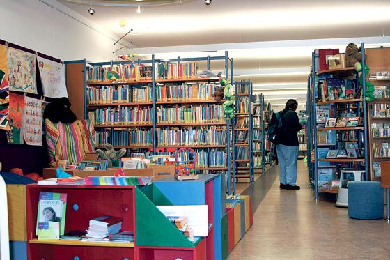 Sommerzeit ist Lesezeit: Die Stadtbücherei hat die gesamten Sommerferien geöffnet.	F: Stadt Ebersberg