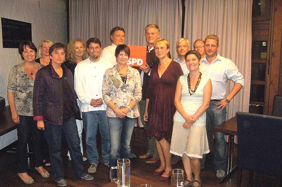 Der SPD-Ortsverband wählte Christian Rotter (6. von links) zum neuen Vorsitzenden.	Foto: SPD Garching