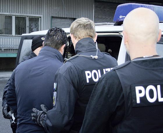 Die Bundespolizisten nahmen den mutmaßlichen  S-Bahnschläger am Arbeitsplatz fest.	F: Bundespolizei