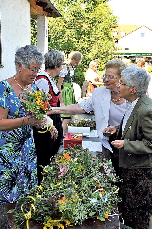 Die Pfarrei Rosenkranzkönigin lädt am 15. August zur Segnung der Kräuterbuschen ein. 	Foto: VA