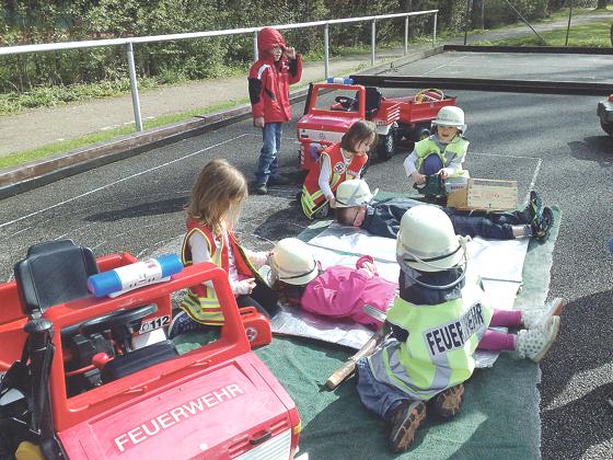 Die Kinde lernten mit Bravour wie man im Notfall wichtige Hilfe leisten kann.	Foto: Josef Weber