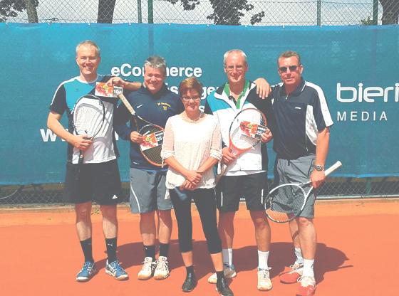 Preise für die Finalisten (von links nach rechts): Christian Müller, Thomas Ignatzy, Carolin Scholl, Günther Klement, Stephan Dell.	Foto: Verein