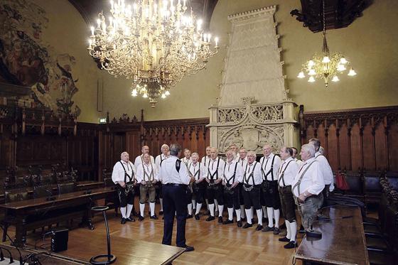 Der Milbertshofener Männerchor sang im kleinen Rathaussaal. Foto: Michael Nagy, Presseamt München