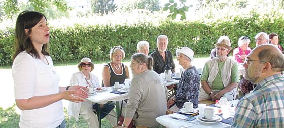 Der Verein WiAC veranstaltet auch regelmäßige Kaffeetreffen für seine Mitglieder. Beim letzten Mal war SPD-Stadträtin Anne Hübner (links) zu Gast. F.: Verein