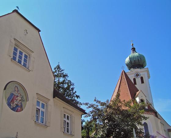 Ausgangspunkt ist Maria Ramersdorf, eine der ältesten Wallfahrtkirchen Bayerns.	Foto:  Winfried Eckardt