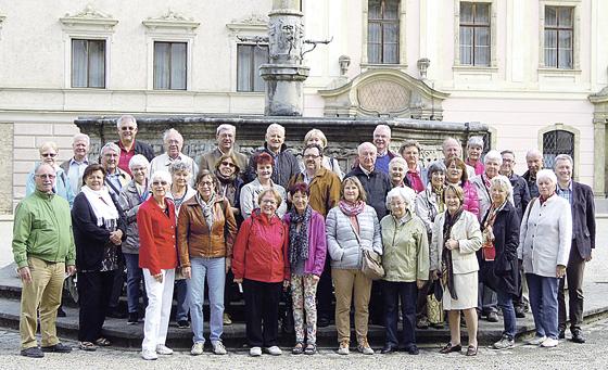Der Historische Verein für den Landkreis Ebersberg im Hof des Schlosses Thurn und Taxis. 	Foto: Irene Schäfer