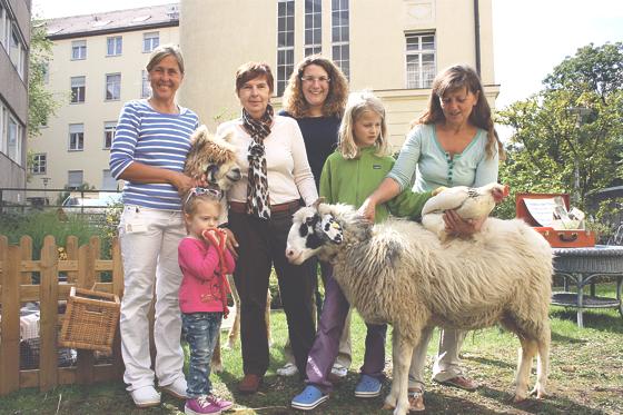 Brachten den Kindern viel Freude (v.li.): Astrid Simader, Brigitte und Juliana Scholle, Monika Posmik.     Foto: VA	