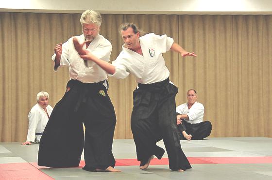 Aikido ist eine japanische Defensiv-Kampfkunst, die die Kraft des Angreifers nutzt.	Foto: Verein