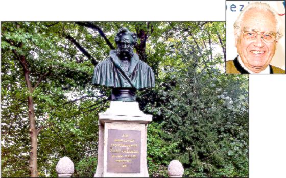 Das Denkmal für Franz von Kobell erstrahlt in neuem Glanz. Johann Baier, Vorsitzender der Freunde Haidhausens, hat sich ausführlich mit Kobell beschäftigt, der ein bedeutender Mineraloge war, aber auch den »Brandner Kaspar« verfasste. F.: bs, Archiv