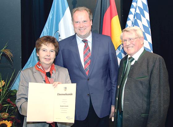 Brigitte Scholle, Landrat Christoph Göbel und der dritte Bürgermeister Hans Hirschfeld.	Foto: privat