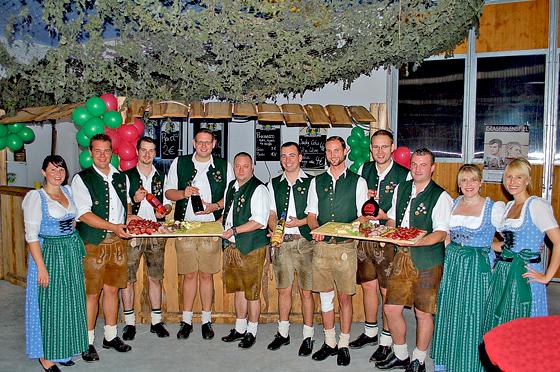 Die Taufkirchner Burschen freuen sich auf viele Gäste beim Weißbierfest.	Foto:VA