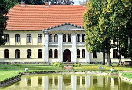 Schloss Lekow in Pommern ist Gegenstand einer laufenden Ausstellung in Haidhausen.	Foto: Martina Kerl
