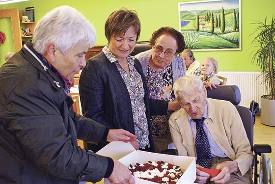 Ludwig Pallauf feiert seinen 100. Geburtstag im Kreiser seiner Familie und Freunden. Foto: privat