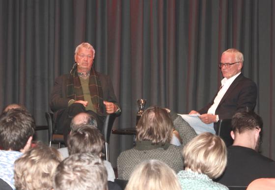 Im Gespräch! Gerhard Polt und Christoph Lindenmeyer (r.) am vergangenen Donnerstag im Gasteig bei »Metropolis«.	Foto: mu