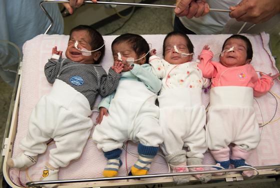 Geburt ohne Komplikationen: Khalid, Ali, Raya und Danya entwickeln sich gut im Klinikum Harlaching.	Foto: Städtisches Klinikum München	