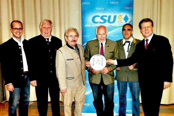 Gut gezielt hat die CSU im Münchner Osten  von rechts nach links: MdL Robert Brannekämper, Michael Borut, Georg Krause, Hermann Seidl, Helmut Kronthaler und Ulrich Tetzner.	Foto: C. Bauer