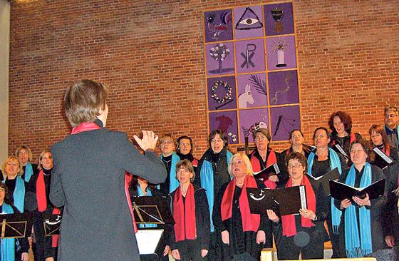 Die St. Konrad-Gospelfriends und die Haarleluja- Singers singen gemeinsam für den Frieden.	Foto: VA