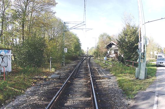Gleis mal zwei: Durchgängig ein zweites S-Bahngleis will die Initiative »S7 Ost plus« zwischen Giesing und der Kreuzstraße realisiert wissen. Die Momentaufnahme wie hier südlich des Bahnhofs Perlach sieht indes noch anders aus. 	F.:HH